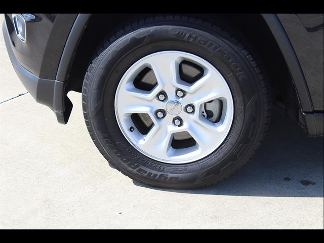 Used 2015 Jeep Grand Cherokee Laredo E with VIN 1C4RJEAG2FC143908 for sale in Lafayette, LA