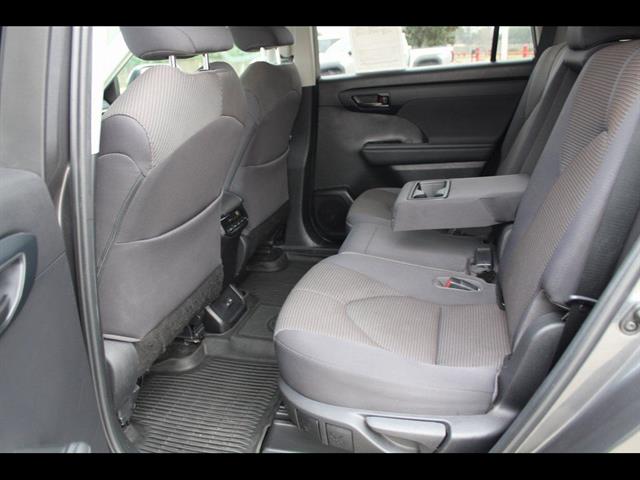 2023 Toyota Highlander L - Photo 31