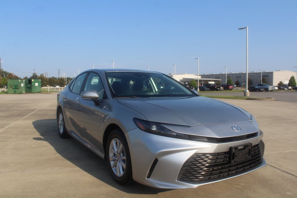 2025 Toyota Camry LE photo 4