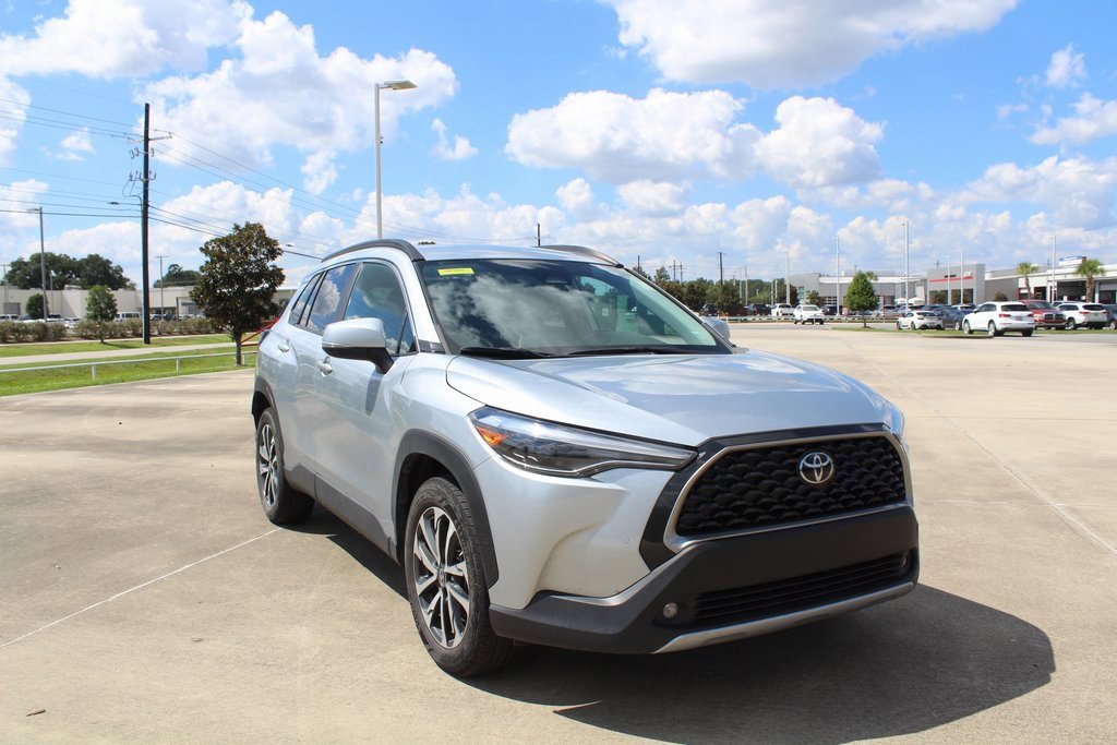 2024 Toyota Corolla Cross XLE photo 3