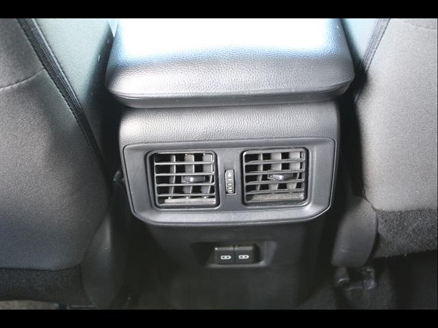 2025 Toyota RAV4 XLE - Photo 32