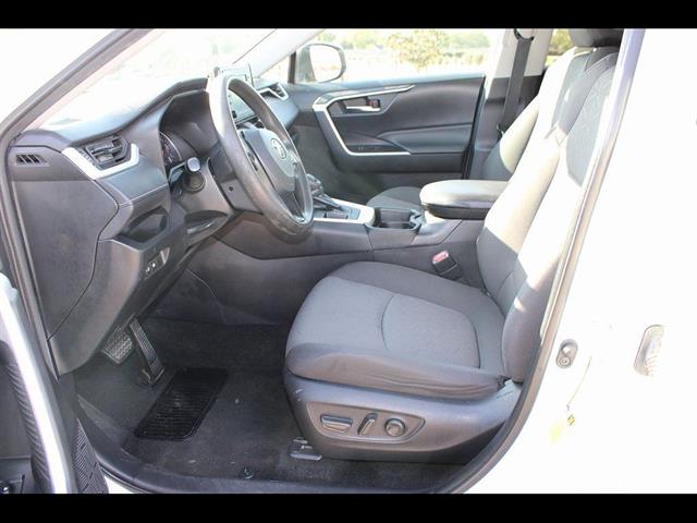 2021 Toyota RAV4 XLE - Photo 15