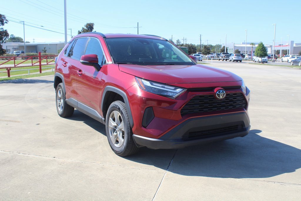 2023 Toyota RAV4 XLE photo 3