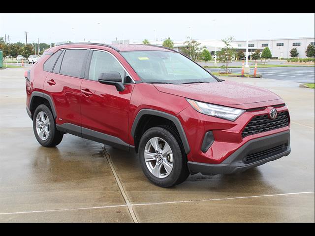 2025 Toyota RAV4 LE - Photo 4