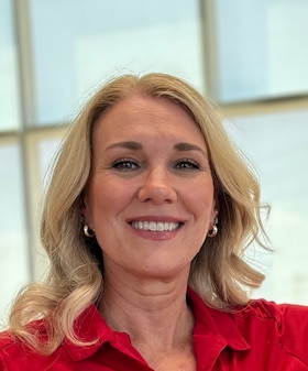 Staff member Lori from 34588edd7637