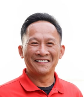 Staff member Ninh Nguyen from 34588edd7637