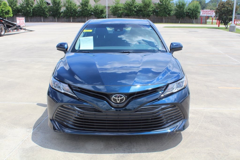 Used 2018 Toyota Camry LE with VIN 4T1B11HK6JU587330 for sale in Lafayette, LA