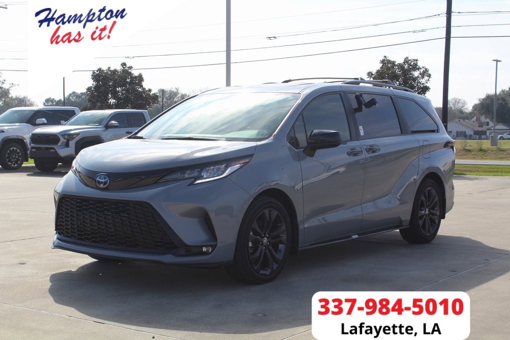 2025 Toyota Sienna XSE's photo