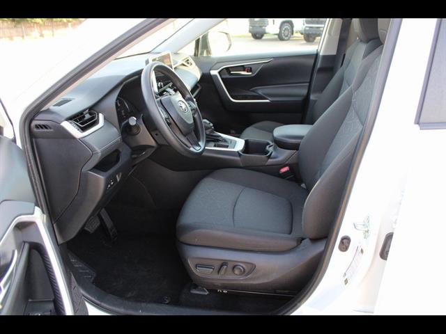 2024 Toyota RAV4 XLE - Photo 16