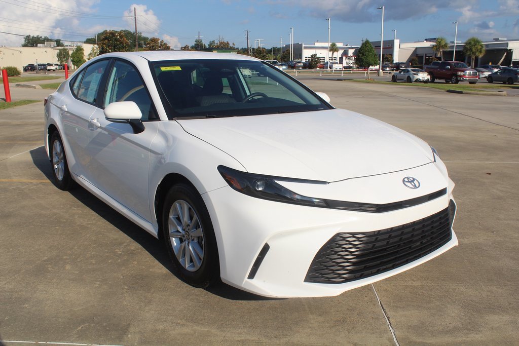 2025 Toyota Camry LE photo 4
