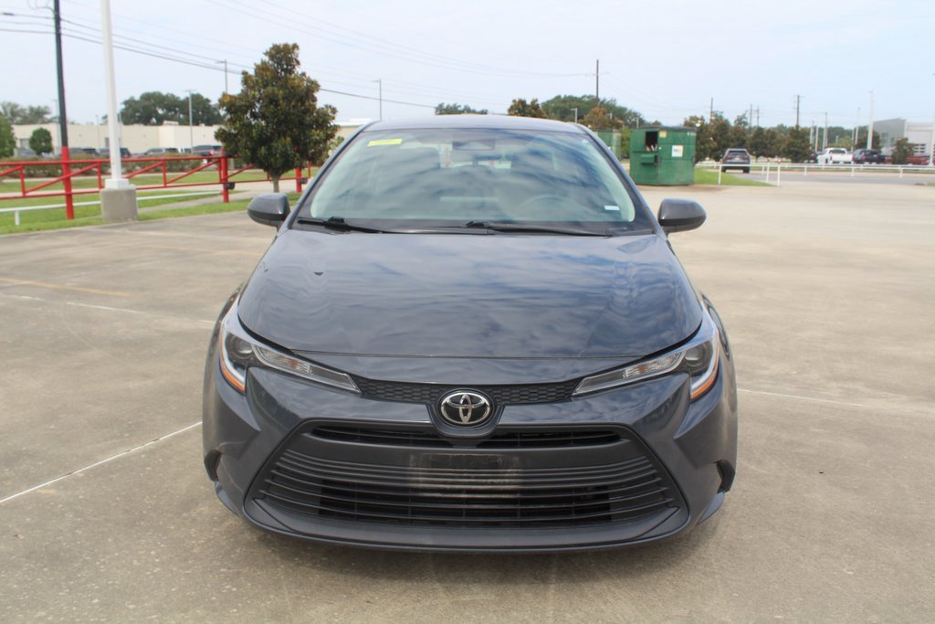 2023 Toyota Corolla LE photo 3