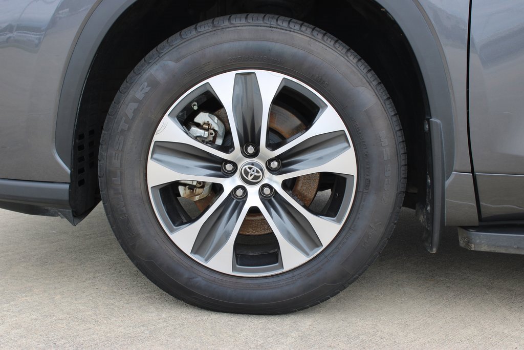 Used 2022 Toyota Highlander XLE with VIN 5TDGARAHXNS514219 for sale in Lafayette, LA