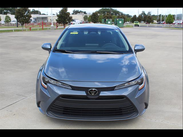 2025 Toyota Corolla LE - Photo 3