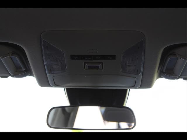 2025 Toyota RAV4 XLE - Photo 24