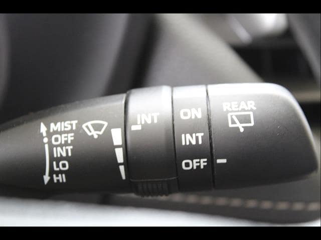 2025 Toyota RAV4 XLE - Photo 22