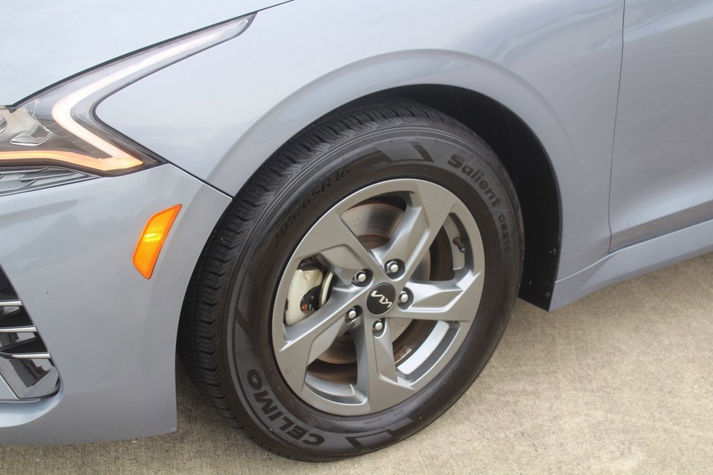 2023 Kia K5 LXS photo 2