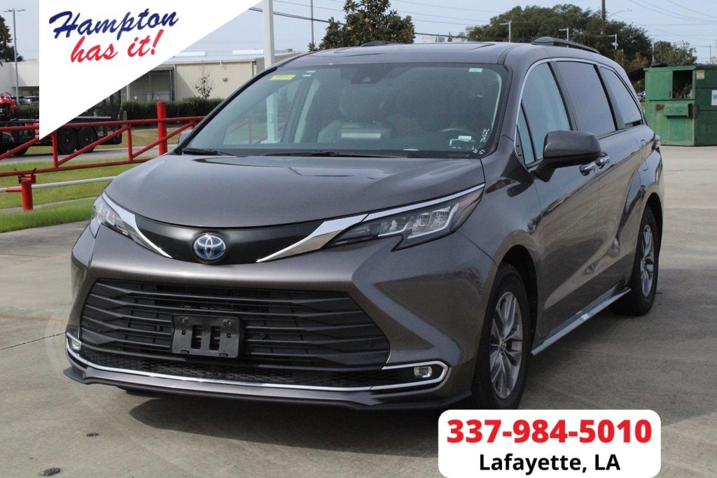 2023 Toyota Sienna Passenger Van 
