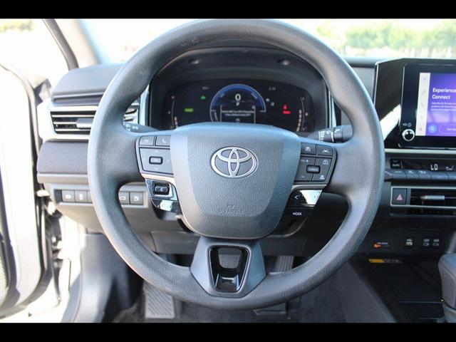 2025 Toyota Camry LE - Photo 17