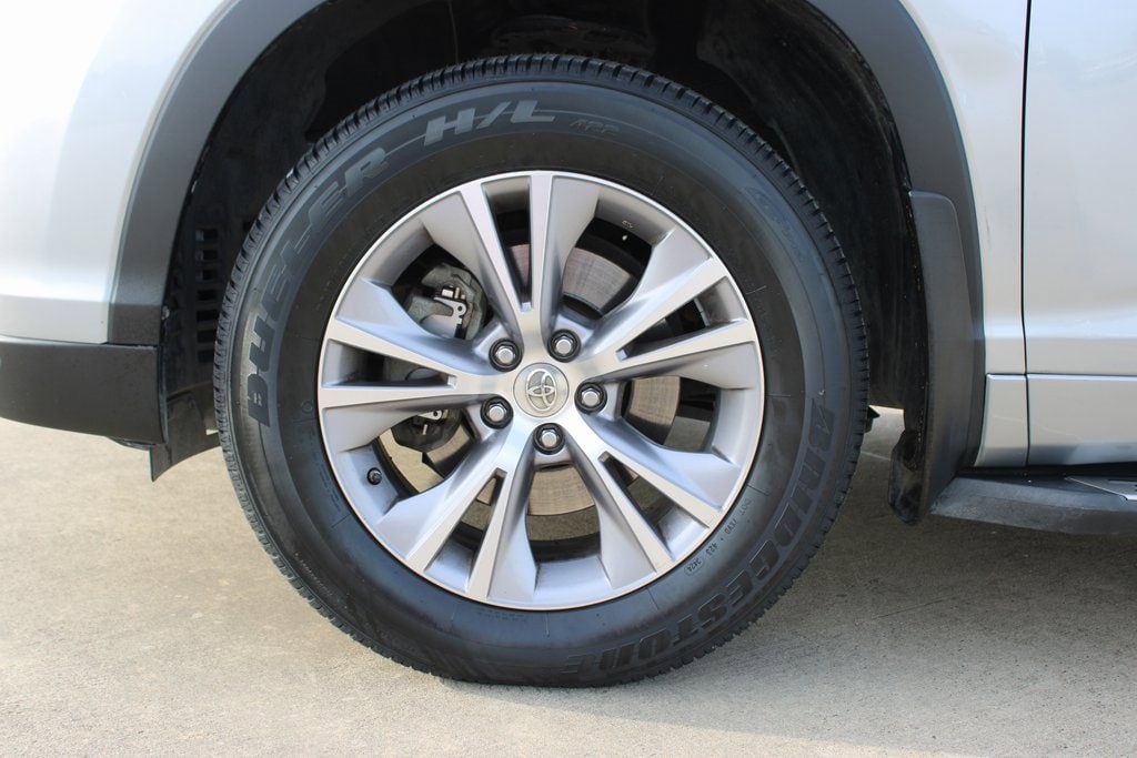 Used 2015 Toyota Highlander XLE with VIN 5TDKKRFH0FS056319 for sale in Lafayette, LA