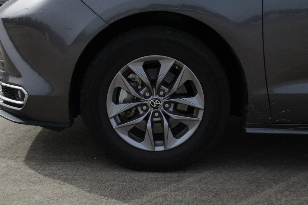 Used 2023 Toyota Sienna XLE with VIN 5TDYRKEC7PS163842 for sale in Lafayette, LA