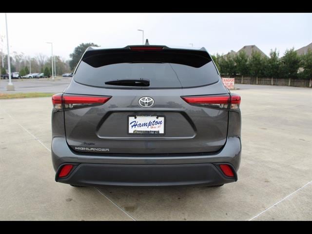 2023 Toyota Highlander L - Photo 7