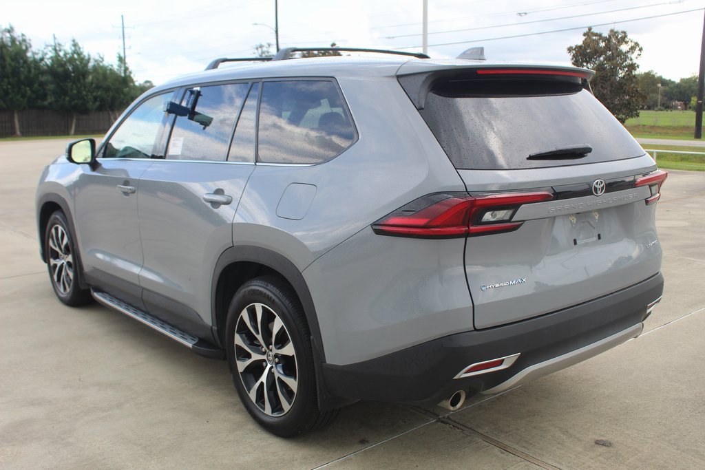 2025 Toyota Highlander Hybrid Limited photo 4