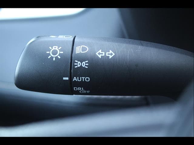 2025 Toyota RAV4 XLE - Photo 23