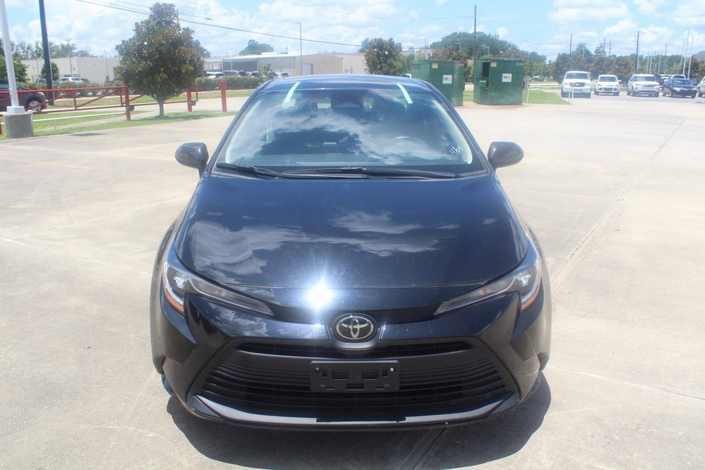 2023 Toyota Corolla LE photo 3
