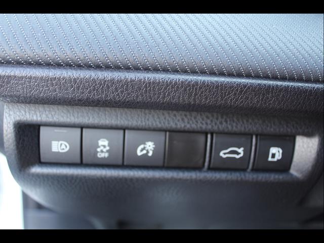 2025 Toyota Camry SE - Photo 14