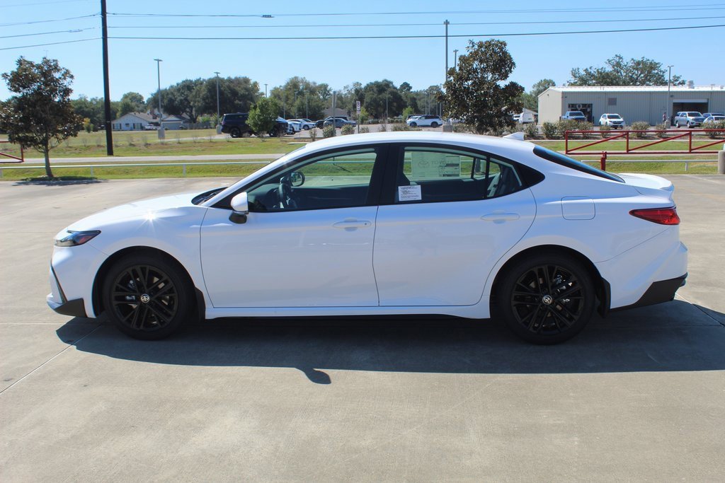 2026 Toyota Camry SE photo 3