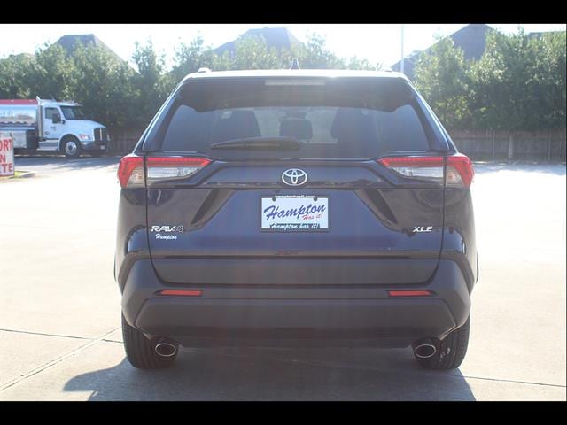 2025 Toyota RAV4 XLE - Photo 7