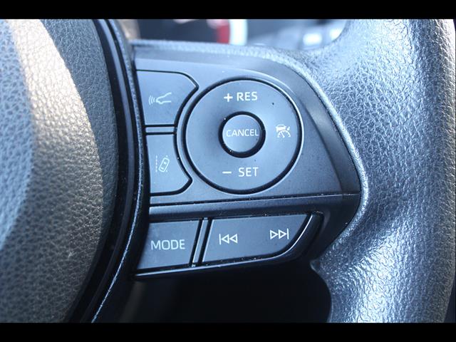 2025 Toyota RAV4 XLE - Photo 22