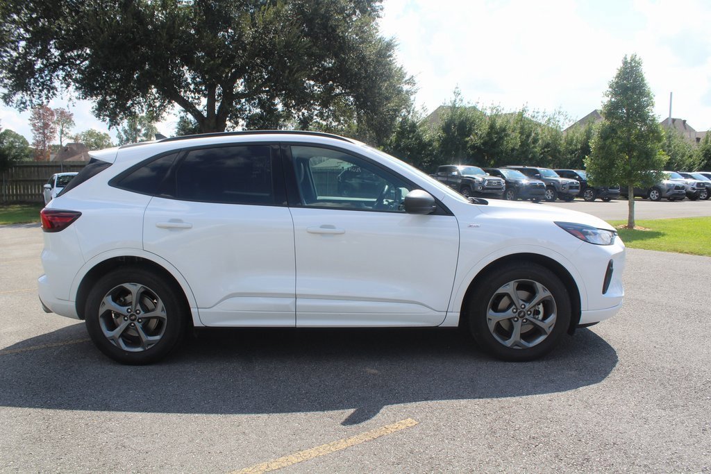 2023 Ford Escape ST-Line photo 4