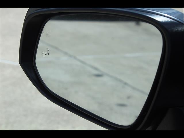 2025 Toyota RAV4 XLE - Photo 11