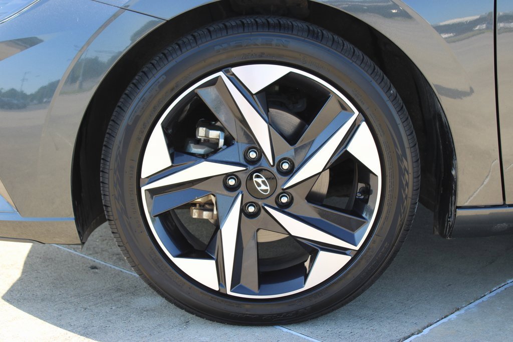 Used 2023 Nissan Sentra SV with VIN 3N1AB8CV7PY230707 for sale in Lafayette, LA