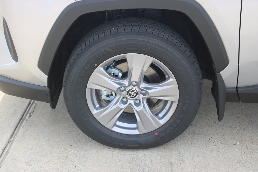 2025 Toyota RAV4 Hybrid XLE photo 2