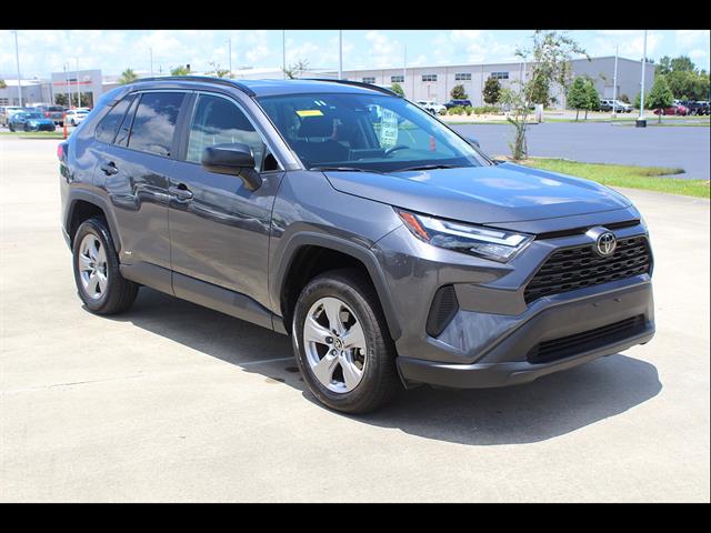 2025 Toyota RAV4 LE - Photo 4