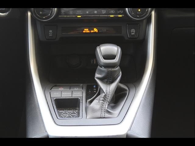 2024 Toyota RAV4 XLE - Photo 29