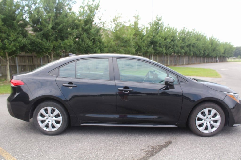 2023 Toyota Corolla LE photo 3