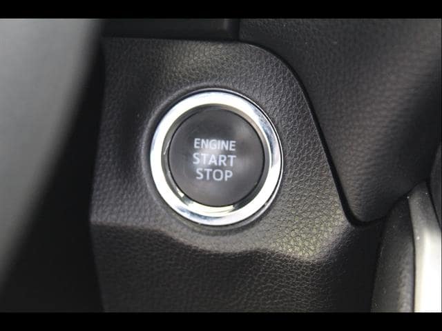 2025 Toyota RAV4 XLE - Photo 24