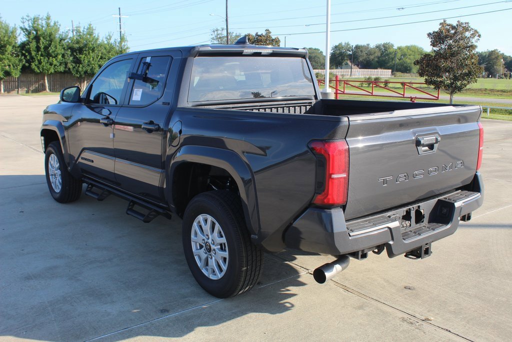 2025 Toyota Tacoma SR5 Double Cab photo 4