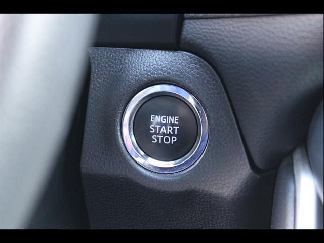 2025 Toyota RAV4 XLE - Photo 23