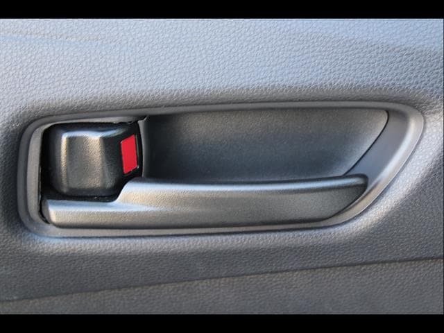 2025 Toyota Corolla LE - Photo 14