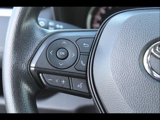 2025 Toyota RAV4 XLE - Photo 18