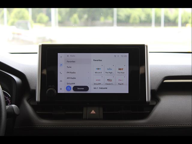2025 Toyota RAV4 XLE - Photo 27