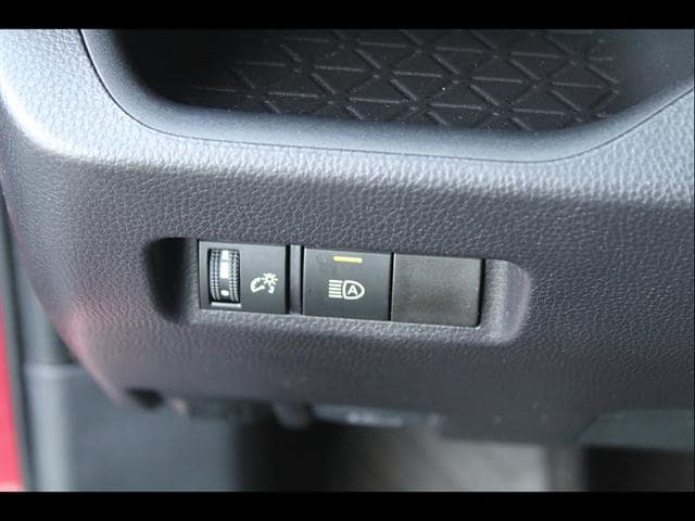 2025 Toyota RAV4 XLE - Photo 17