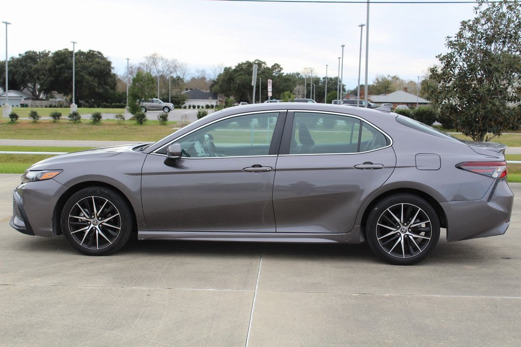 2023 Toyota Camry SE photo 3