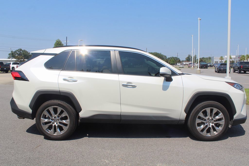 2020 Toyota RAV4 Limited photo 4