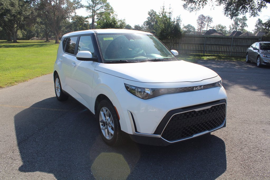 2023 Kia Soul LX photo 3