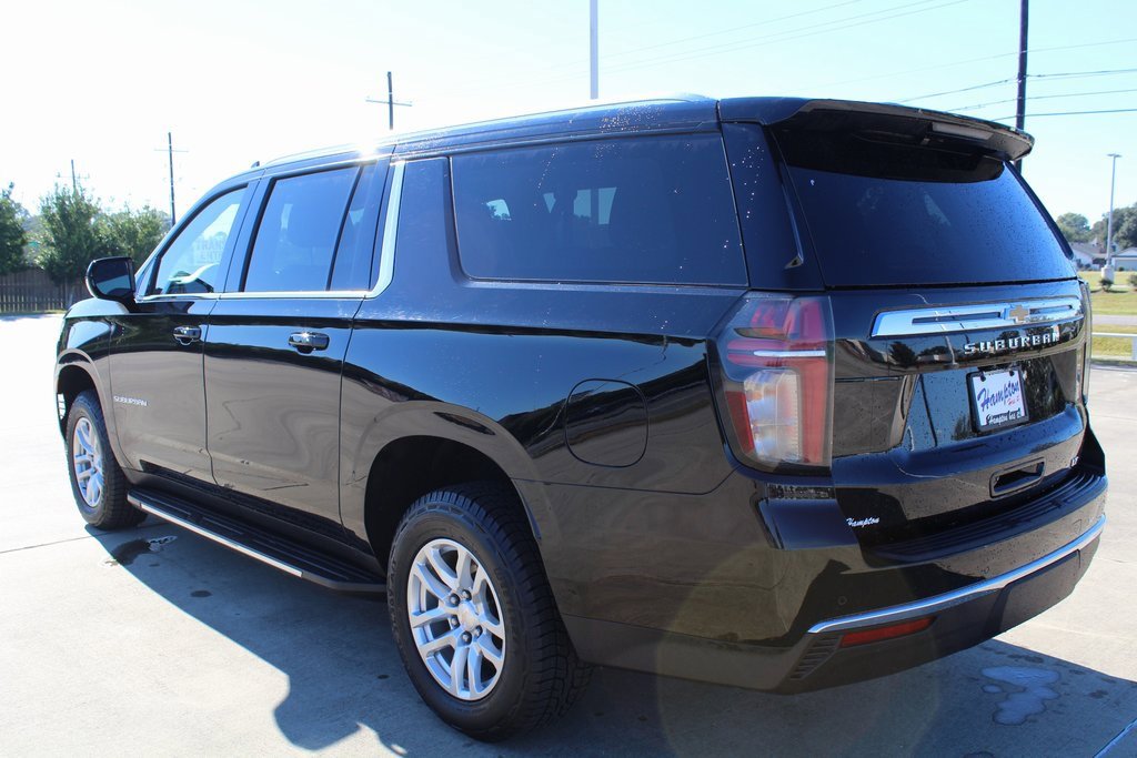 2023 Chevrolet Suburban LT photo 4